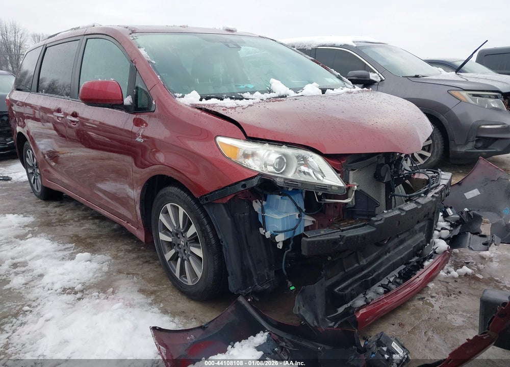 2018 TOYOTA SIENNA XLE 7 PASSENGER VIN: 5TDDZ3DC0JS196050
