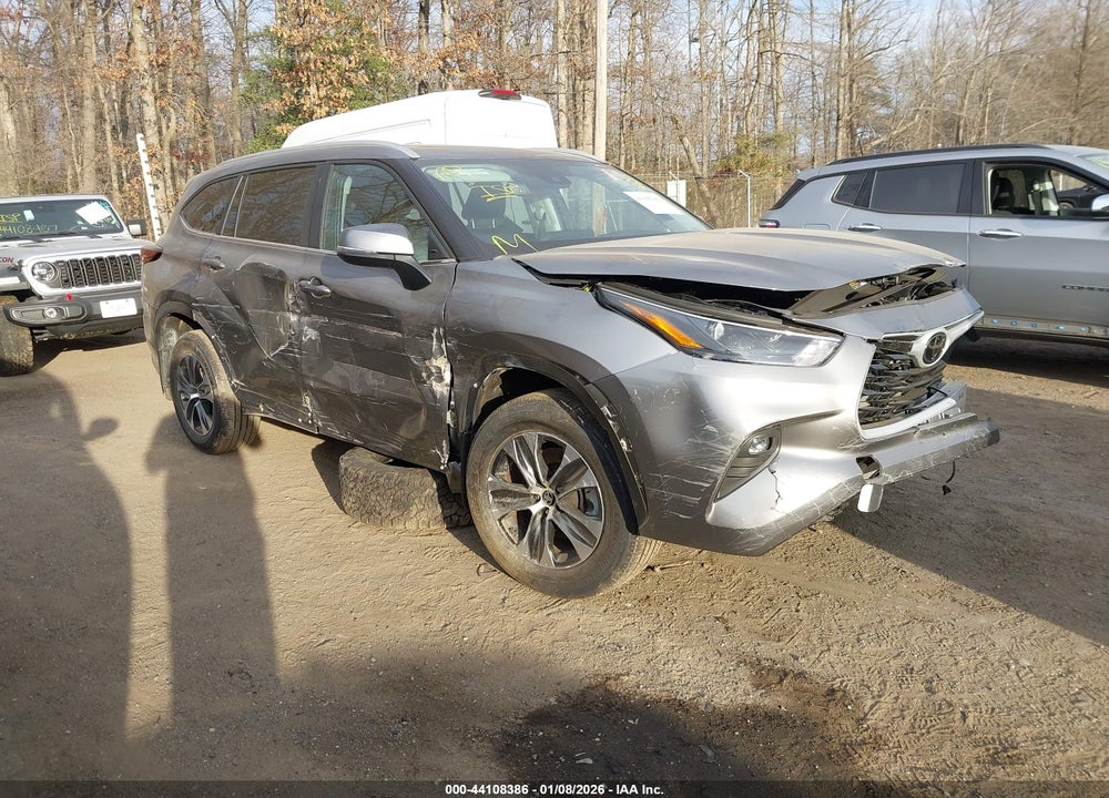 2025 TOYOTA HIGHLANDER XLE VIN: 5TDKDRBH0SS588616