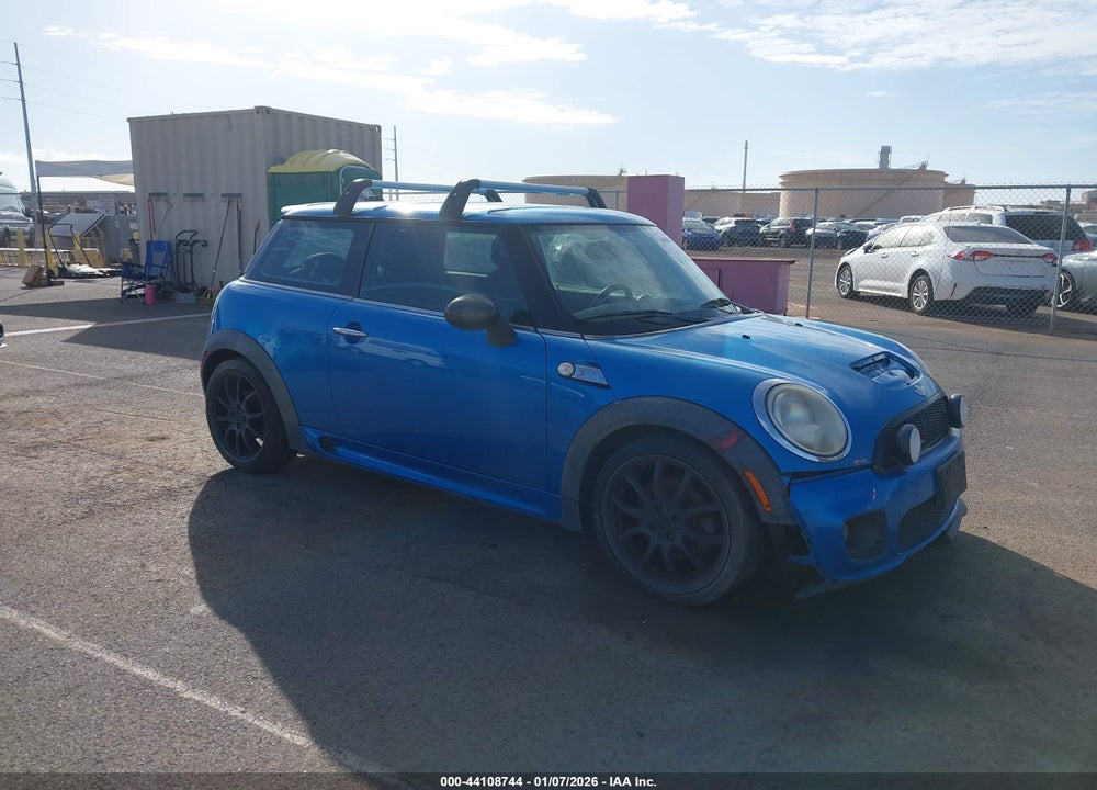 2008 MINI COOPER S VIN: WMWMF73518TT86953