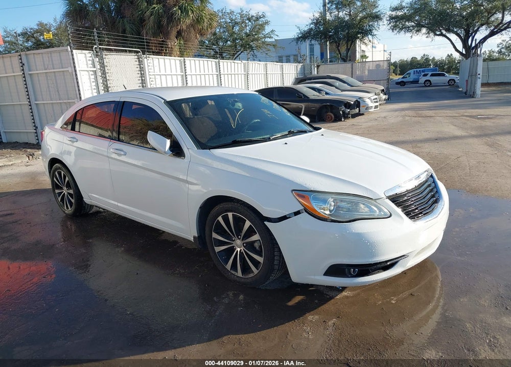 2014 CHRYSLER 200 TOURING VIN: 1C3CCBBG6EN132091
