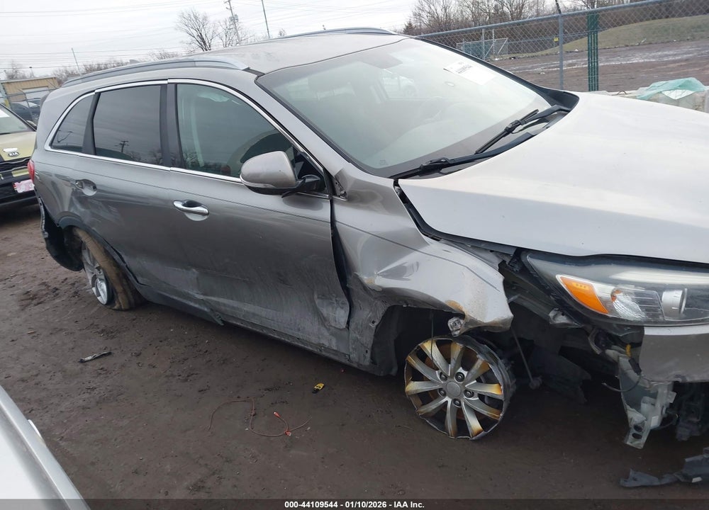 2016 KIA SORENTO 3.3L LX VIN: 5XYPG4A54GG113112