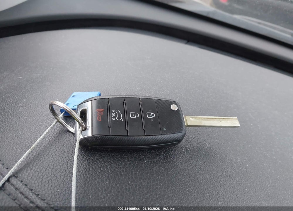 2016 KIA SORENTO 3.3L LX VIN: 5XYPG4A54GG113112