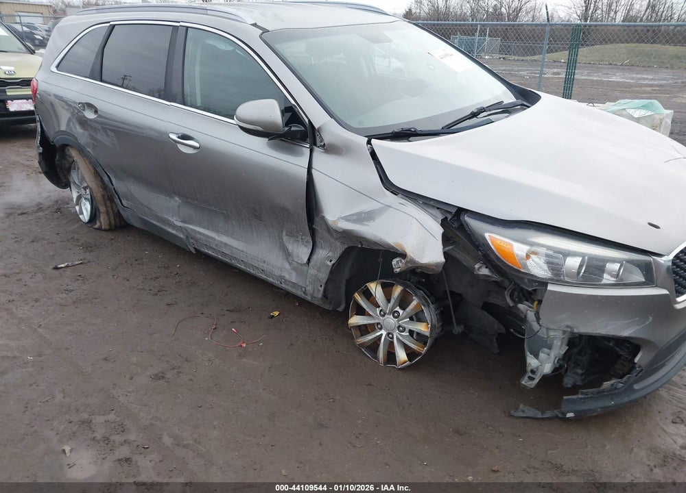 2016 KIA SORENTO 3.3L LX VIN: 5XYPG4A54GG113112
