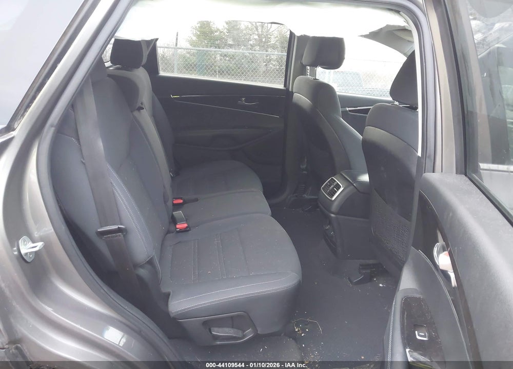 2016 KIA SORENTO 3.3L LX VIN: 5XYPG4A54GG113112