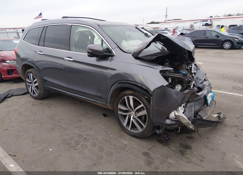 2017 HONDA PILOT TOURING VIN: 5FNYF6H98HB010067
