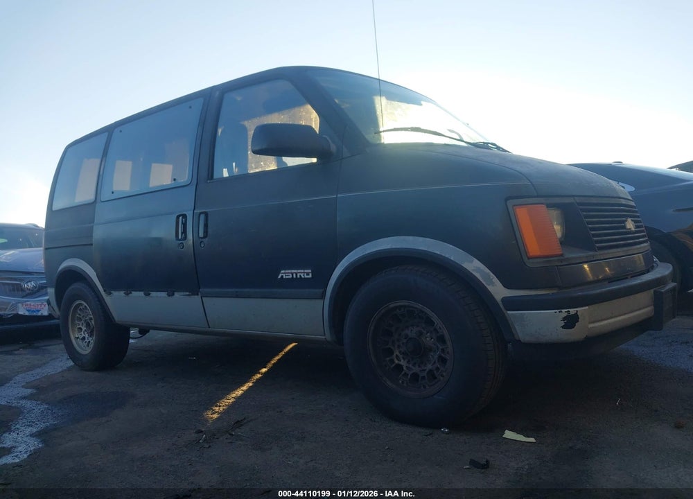1989 CHEVROLET ASTRO VIN: 1GNDM15Z9KB138492