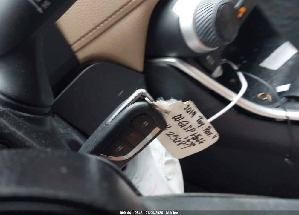 2019 TOYOTA RAV4 LE VIN: JTMH1RFV4KD029987