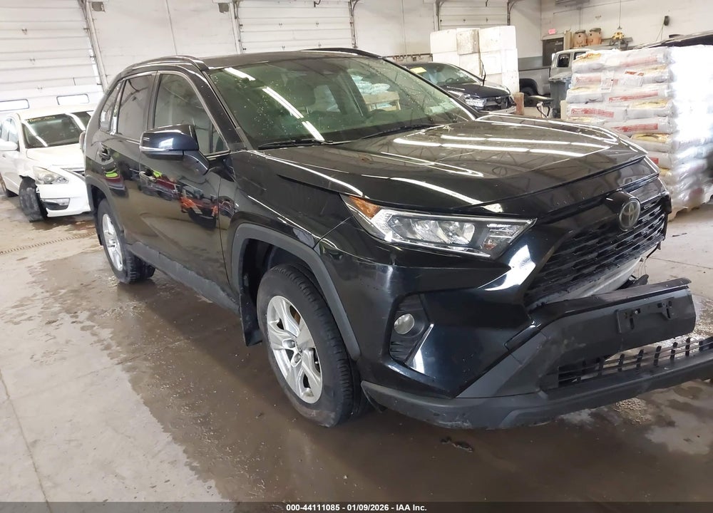 2019 TOYOTA RAV4 XLE VIN: JTMP1RFV8KD044228