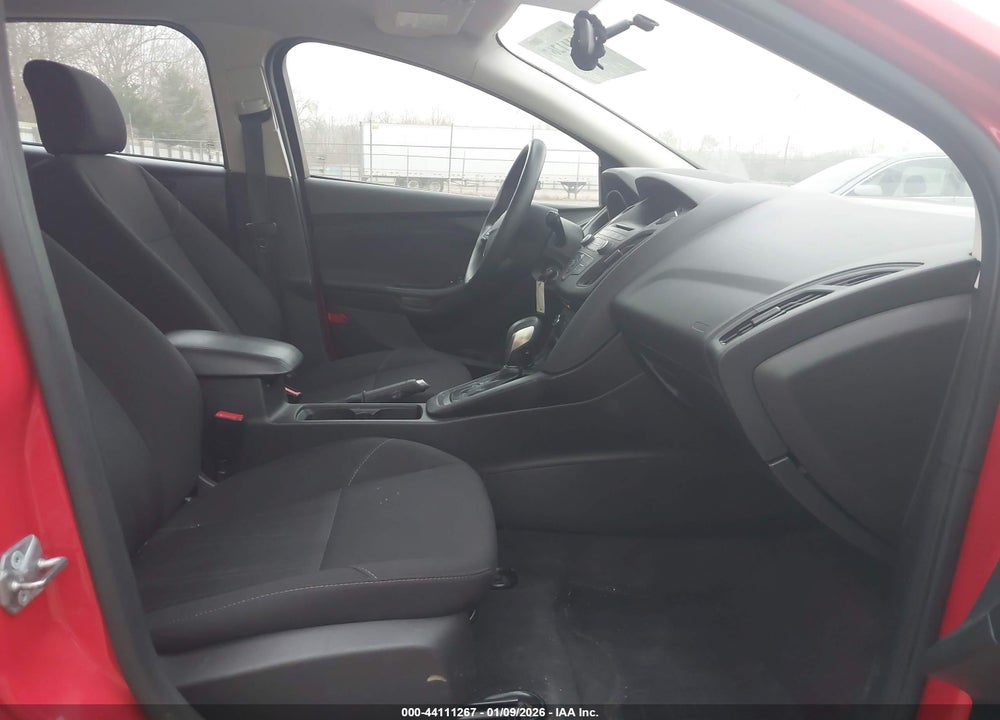 2017 FORD FOCUS SE VIN: 1FADP3F26HL215129