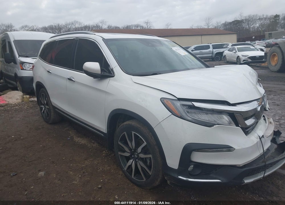 2022 HONDA PILOT 2WD TOURING 8 PASSENGER VIN: 5FNYF5H97NB005478