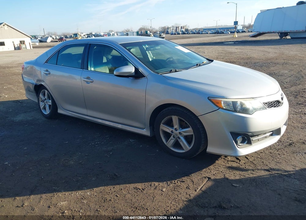 2014 TOYOTA CAMRY SE VIN: 4T1BF1FK2EU830111