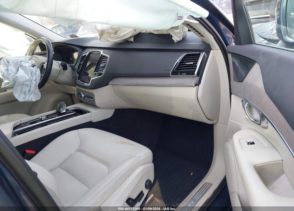 2023 VOLVO XC90 B6 PLUS 7-SEATER VIN: YV4062PN1P1991447