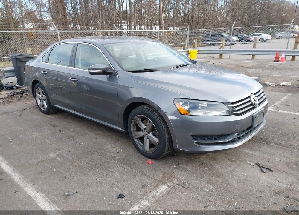 2013 VOLKSWAGEN PASSAT 2.5L SE VIN: 1VWBH7A35DC141490