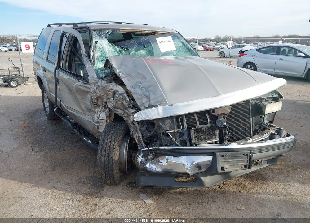1999 CHEVROLET TAHOE LS VIN: 1GNEK13R1XR153810