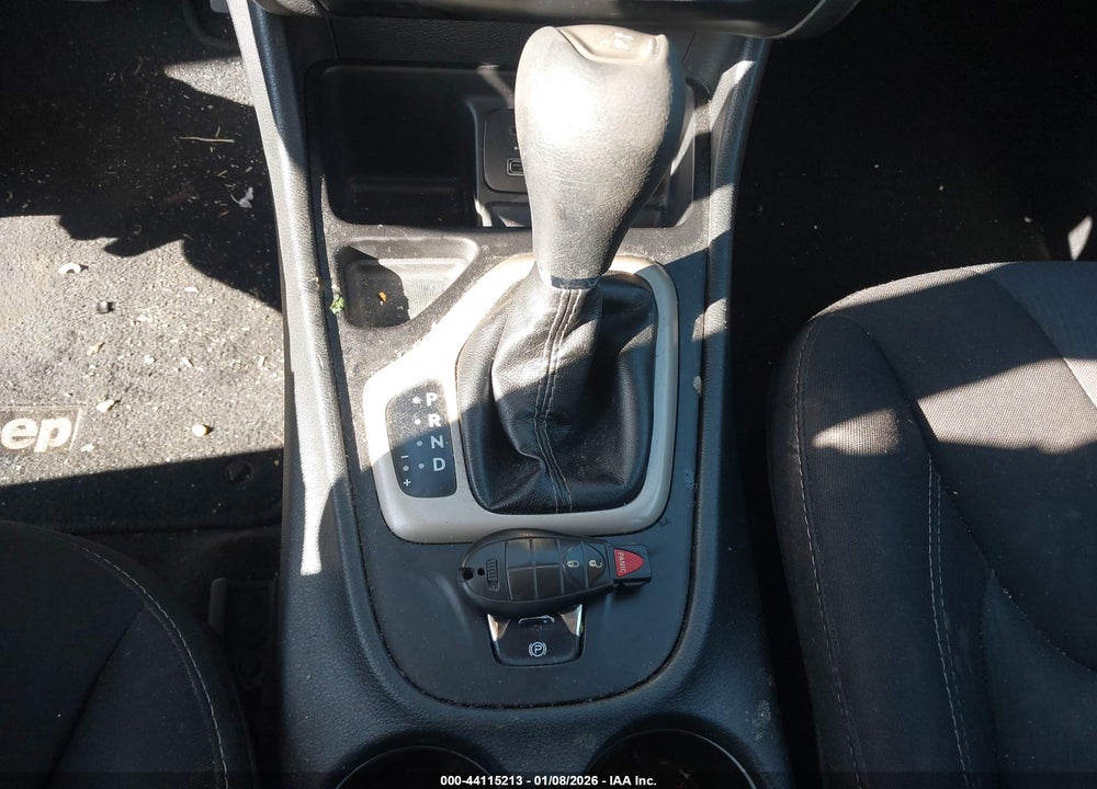 2016 JEEP CHEROKEE LATITUDE VIN: 1C4PJLCB5GW324370