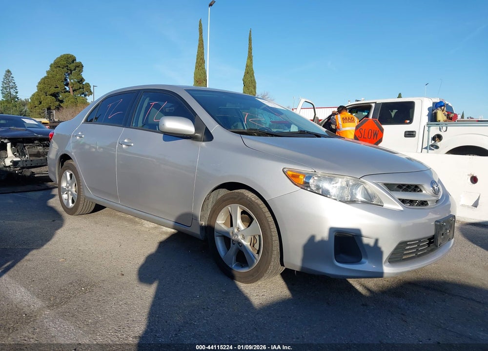 2011 TOYOTA COROLLA LE VIN: 2T1BU4EE5BC646572