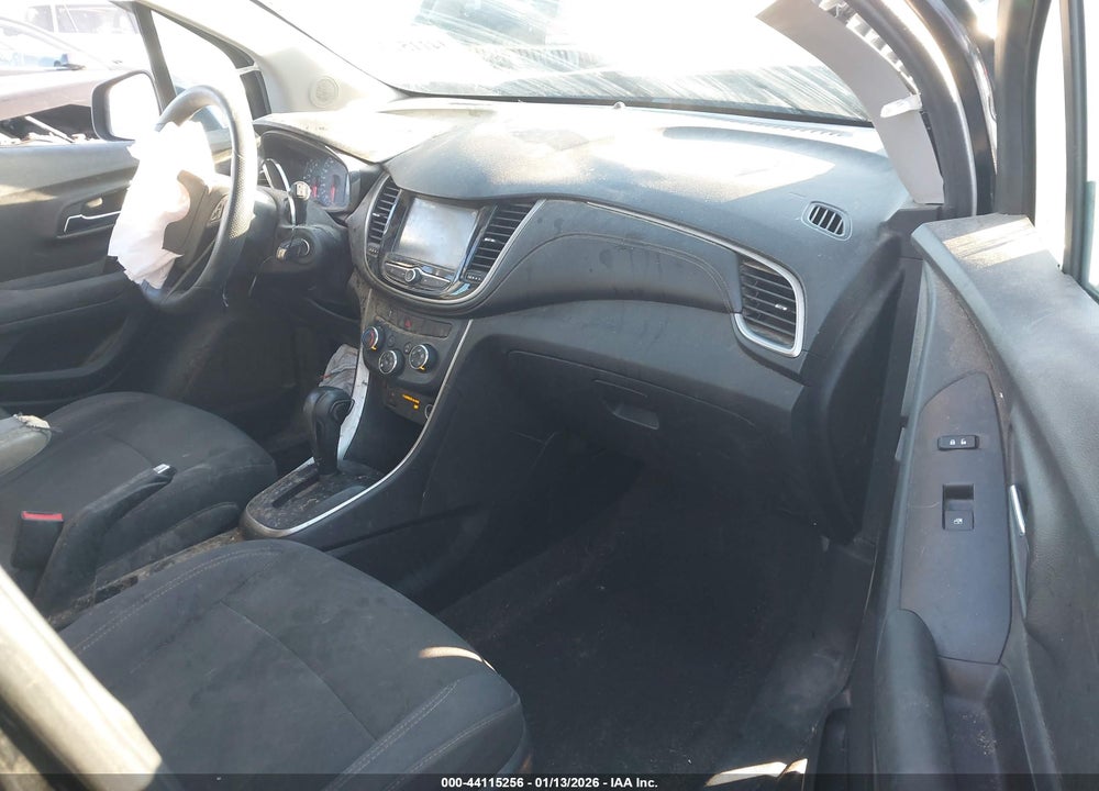 2017 CHEVROLET TRAX LS VIN: 3GNCJKSB3HL155037
