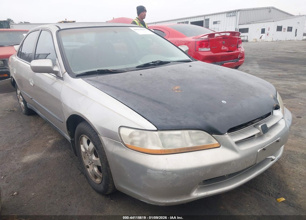 1998 HONDA ACCORD LX VIN: 1HGCG5642WA207591