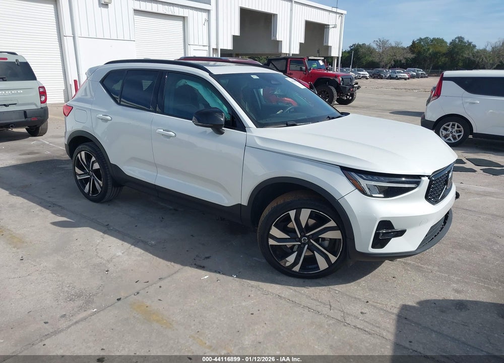 2023 VOLVO XC40 B5 PLUS DARK THEME VIN: YV4L12UW8P2972218