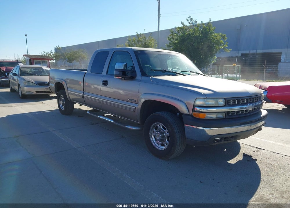 2000 CHEVROLET SILVERADO 2500 LT VIN: 1GCGK29U3YE320230