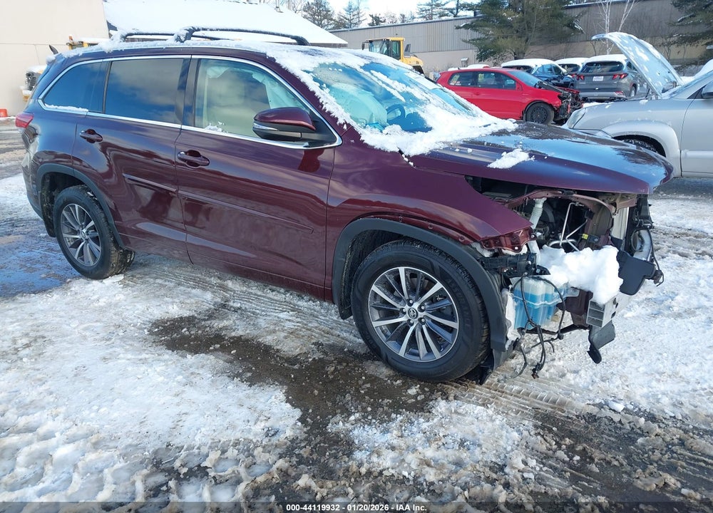 2018 TOYOTA HIGHLANDER XLE VIN: 5TDJZRFH9JS834035