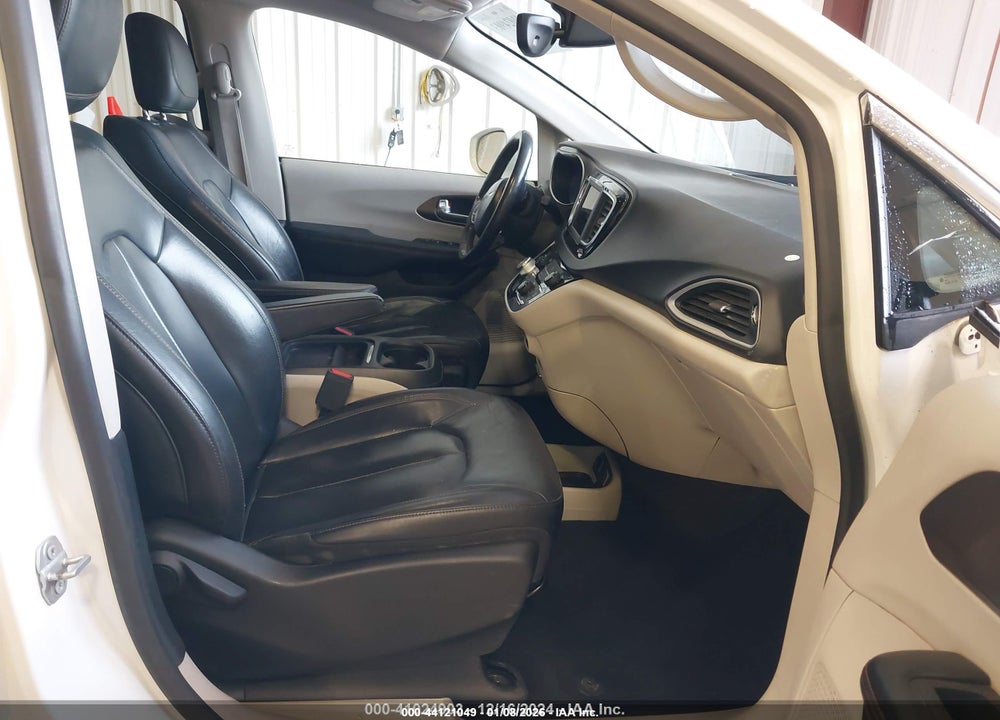2019 CHRYSLER PACIFICA TOURING L VIN: 2C4RC1BG1KR554106