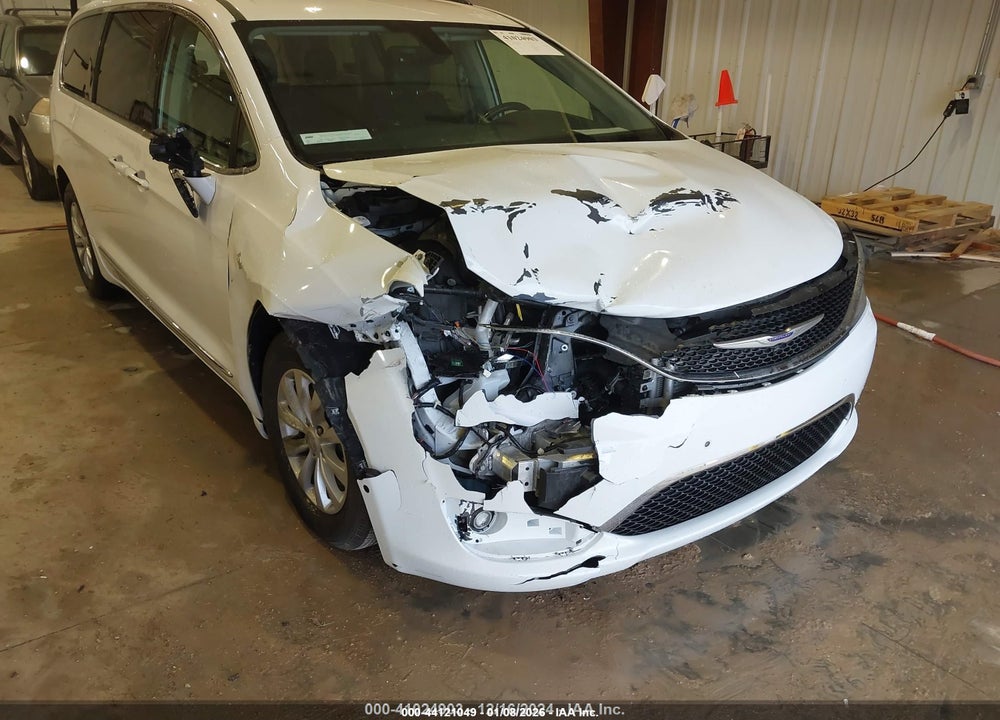 2019 CHRYSLER PACIFICA TOURING L VIN: 2C4RC1BG1KR554106