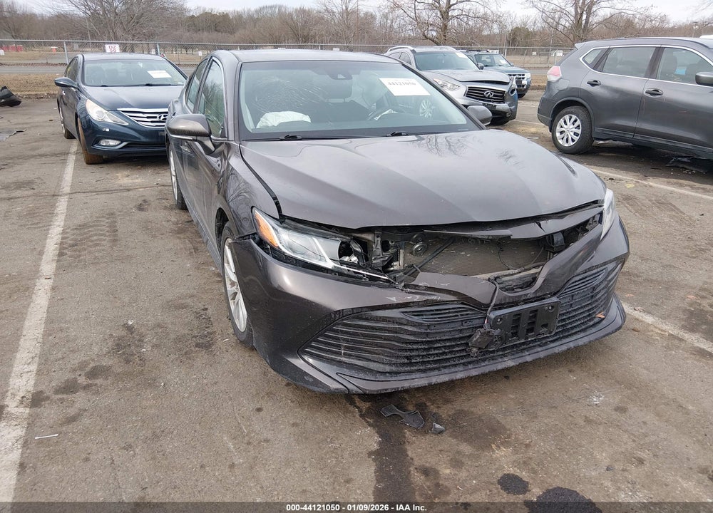 2018 TOYOTA CAMRY LE VIN: 4T1B11HK4JU574334