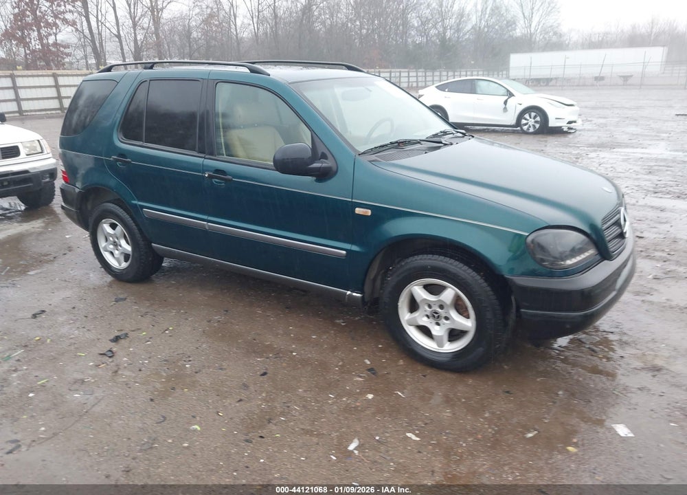 1999 MERCEDES-BENZ ML 320 VIN: 4JGAB54E1XA109259