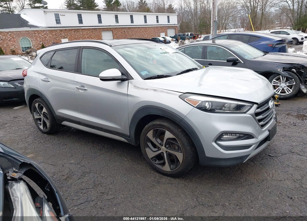2018 HYUNDAI TUCSON VALUE VIN: KM8J3CA29JU639822