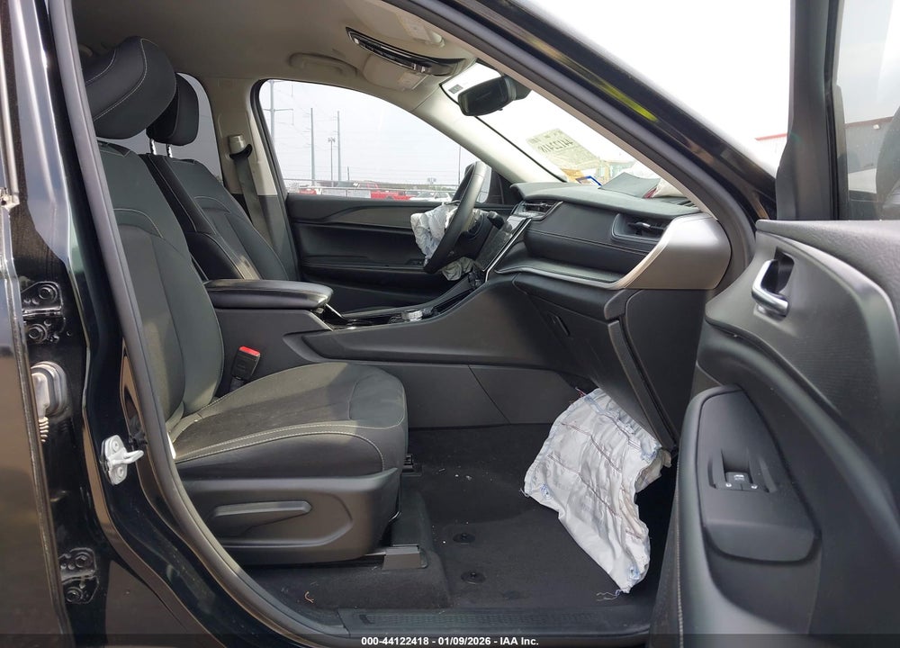2023 JEEP GRAND CHEROKEE LAREDO 4X2 VIN: 1C4RJGAG1PC521228