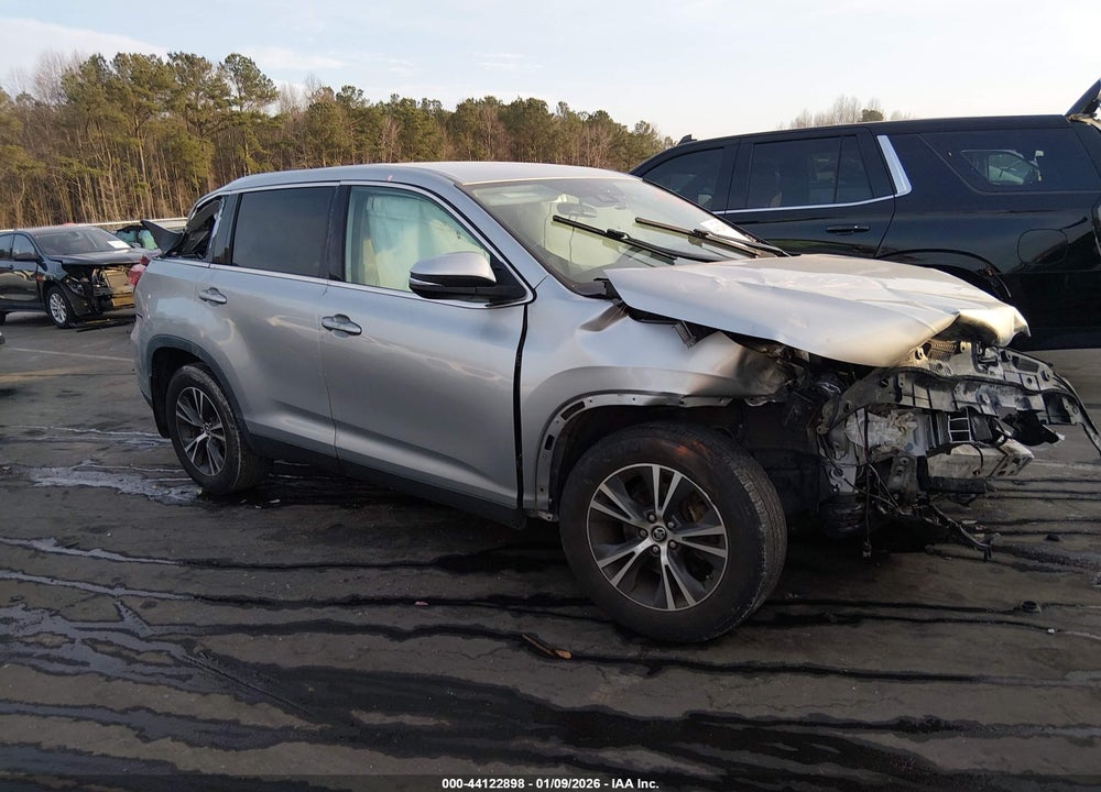 2019 TOYOTA HIGHLANDER LE VIN: 5TDBZRFH8KS736541