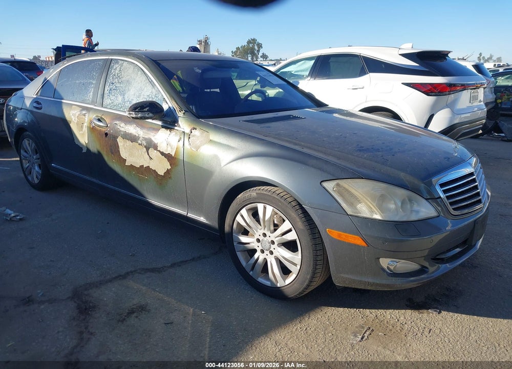 2009 MERCEDES-BENZ S 550 VIN: WDDNG71X89A274632