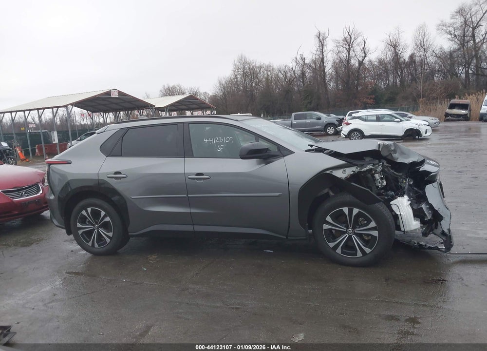 2024 TOYOTA BZ4X XLE VIN: JTMABACA1RA060949