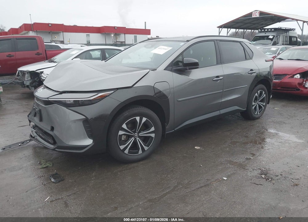 2024 TOYOTA BZ4X XLE VIN: JTMABACA1RA060949