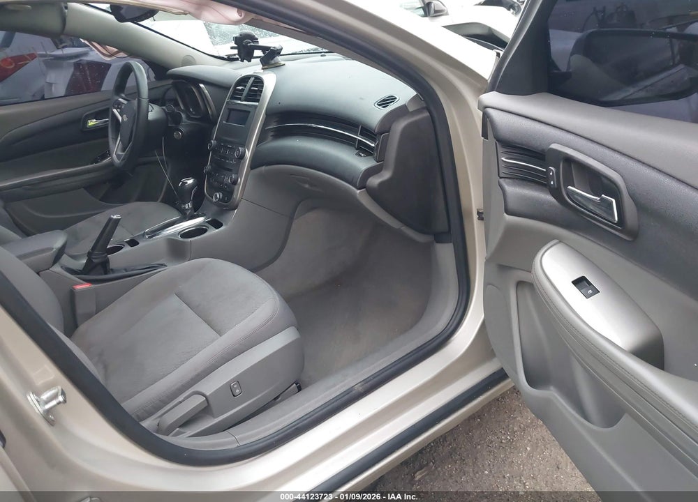 2015 CHEVROLET MALIBU LS VIN: 1G11B5SL4FF173389