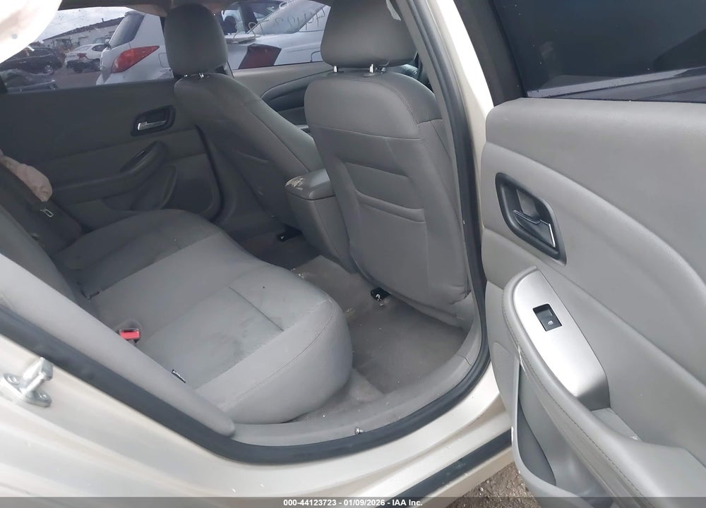 2015 CHEVROLET MALIBU LS VIN: 1G11B5SL4FF173389