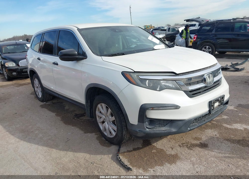 2019 HONDA PILOT LX VIN: 5FNYF5H10KB021608