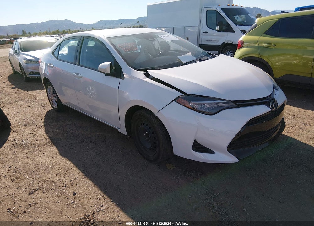 2018 TOYOTA COROLLA LE VIN: 5YFBURHE8JP795646