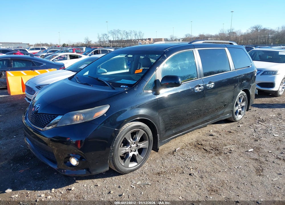 2015 TOYOTA SIENNA SE 8 PASSENGER VIN: 5TDXK3DC3FS624279