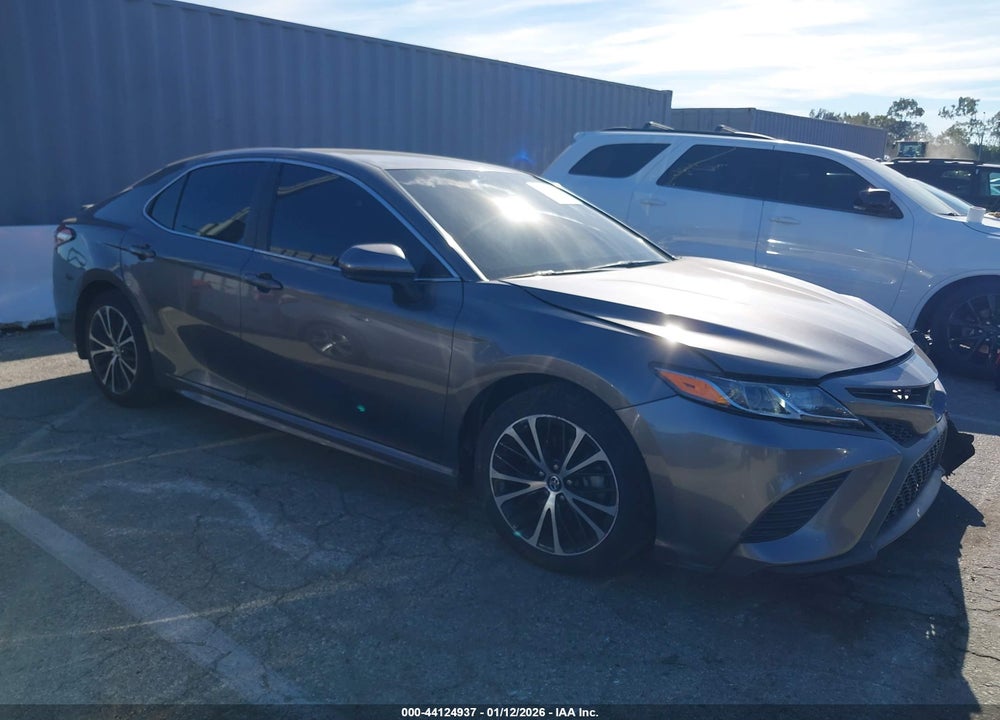 2018 TOYOTA CAMRY SE VIN: 4T1B11HK4JU650229