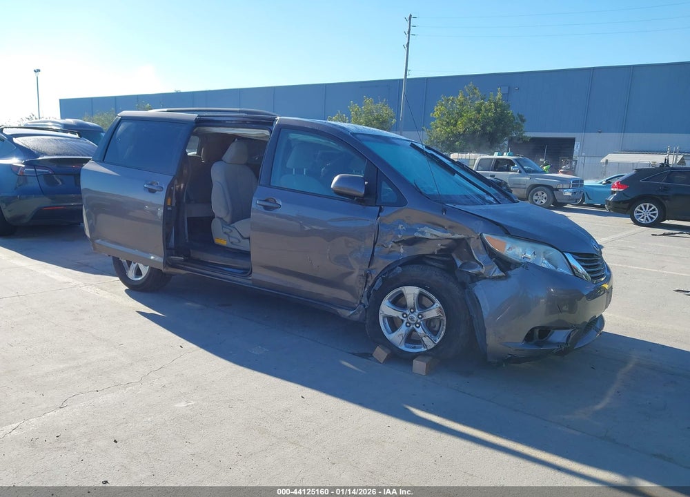 2013 TOYOTA SIENNA LE V6 8 PASSENGER VIN: 5TDKK3DC0DS289392
