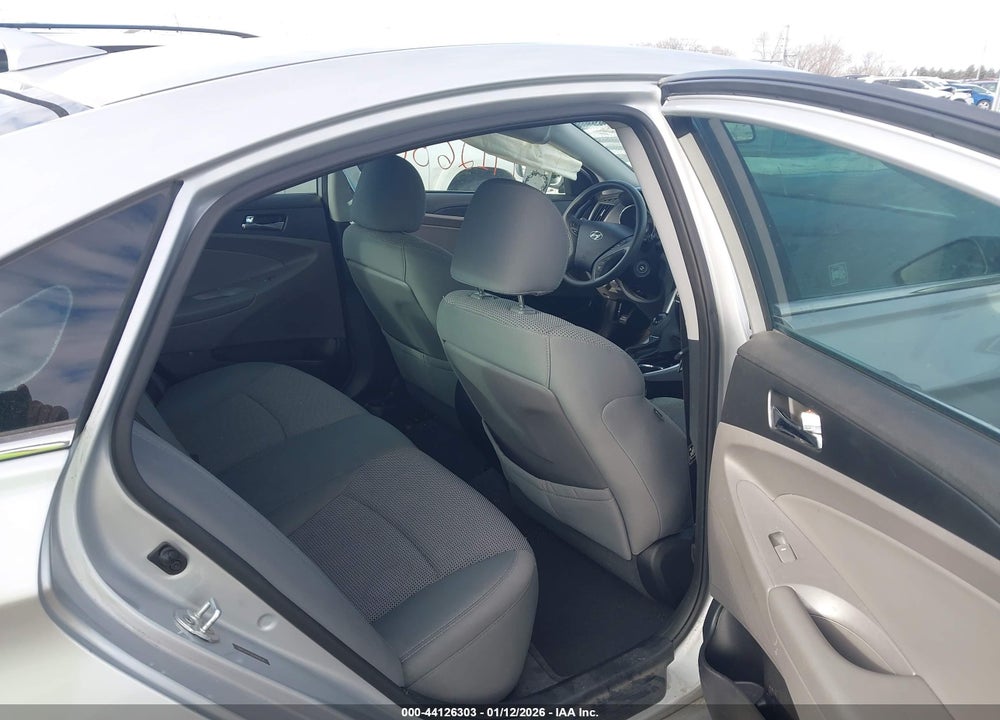 2014 HYUNDAI SONATA GLS VIN: 5NPEB4AC0EH919958