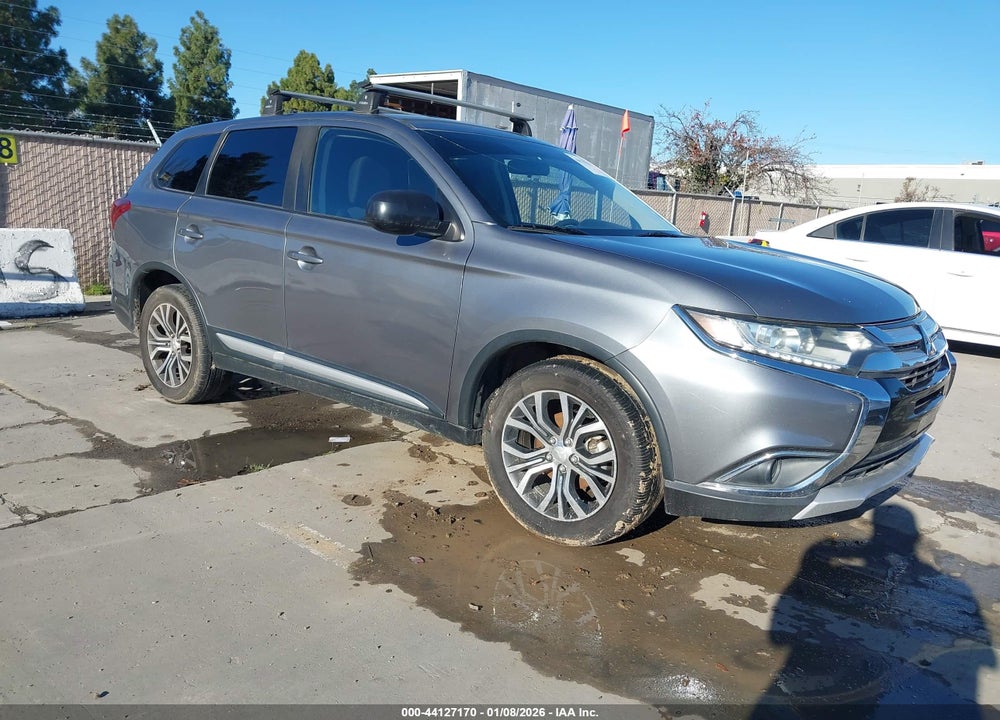 2018 MITSUBISHI OUTLANDER ES VIN: JA4AD2A39JZ009381