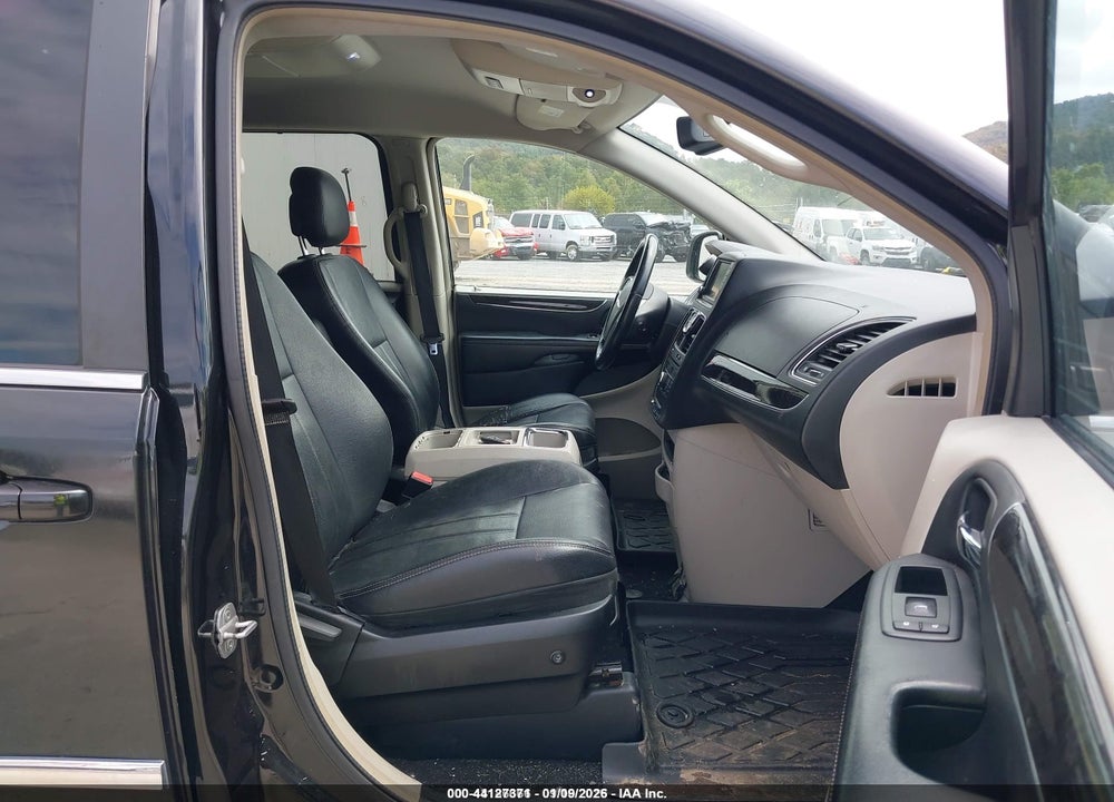 2013 CHRYSLER TOWN & COUNTRY TOURING VIN: 2C4RC1BG4DR564096