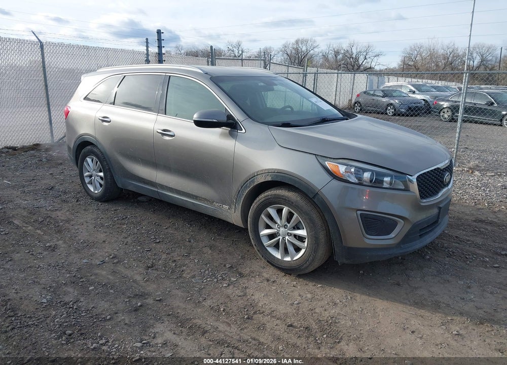 2016 KIA SORENTO LX/L VIN: 5XYPGDA5XGG028078