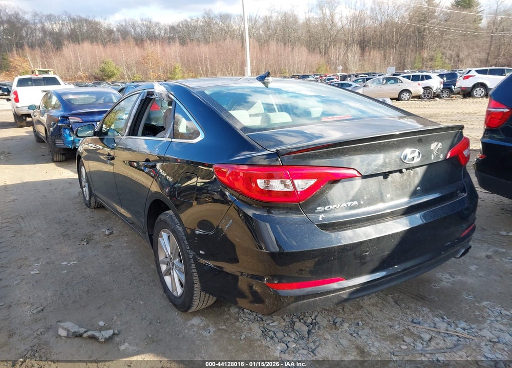 2015 HYUNDAI SONATA SE VIN: 5NPE24AF7FH137796