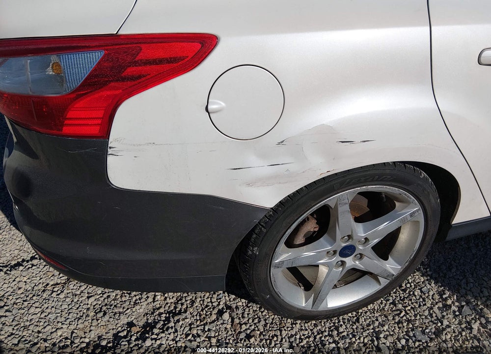 2014 FORD FOCUS TITANIUM VIN: 1FADP3J24EL396024