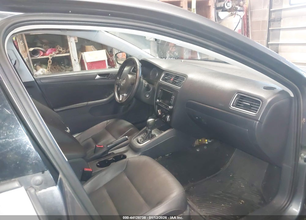 2012 VOLKSWAGEN JETTA 2.5L SE VIN: 3VWDP7AJ6CM318670