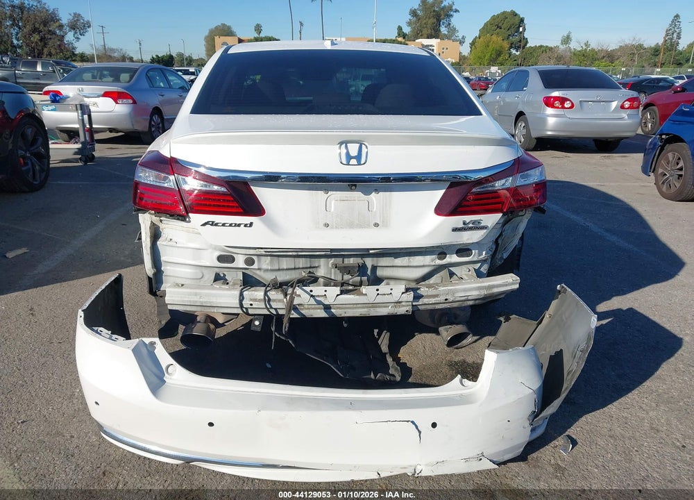 2017 HONDA ACCORD TOURING V6 VIN: 1HGCR3F94HA000133